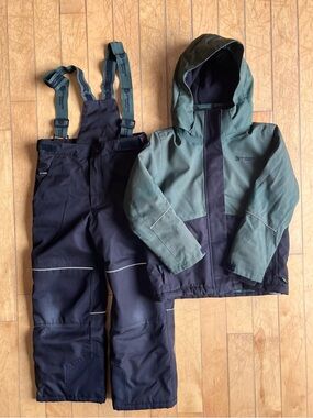 Sunice Stormpack Kids Snowsuit Set Hooded Jacket & Snow Pants Green Black Size 8
